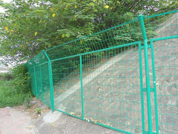 保定某山區圈地用護欄網案例